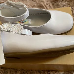 Size 8 white Rachel brand dressy shoes